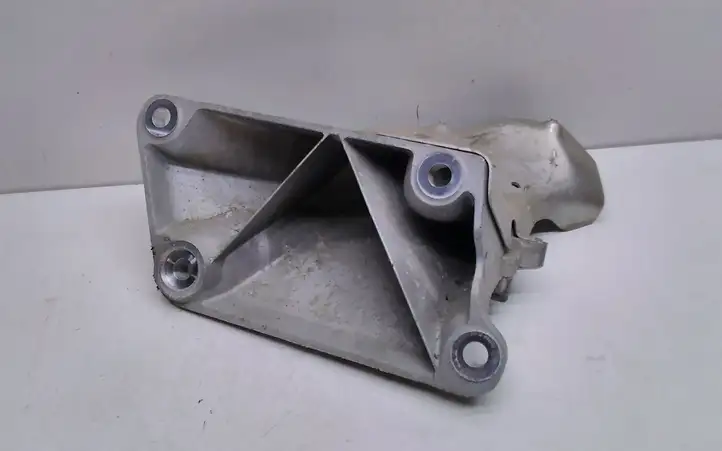BMW 3 E90 E91 (2005 - 2012) 6765004 Кронштейн двигателя — фото 1