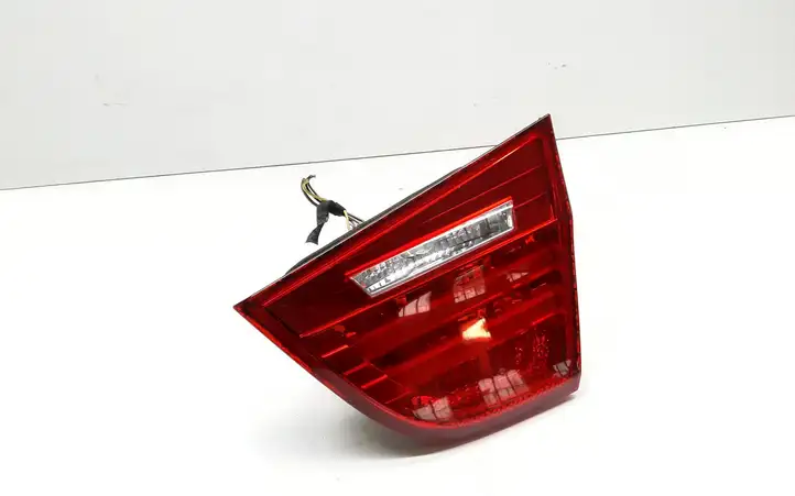 BMW 3 E90 E91 (2005 - 2012) 7289428 Задний фонарь в крышке багажника — фото 1