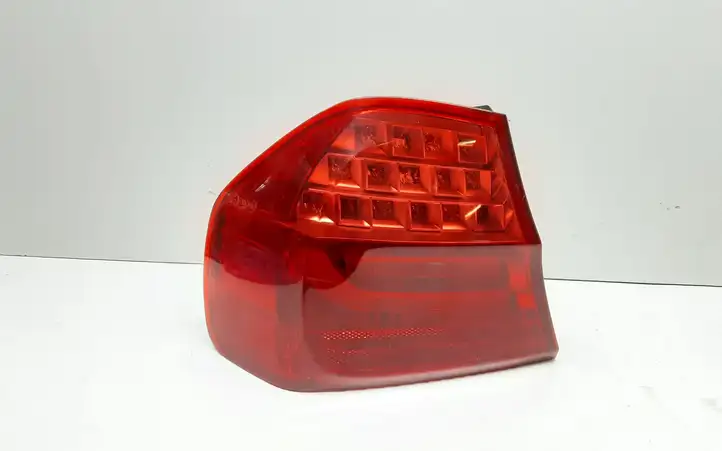 BMW 3 E90 E91 (2005 - 2012) 7154153 Задний фонарь в кузове — фото 1