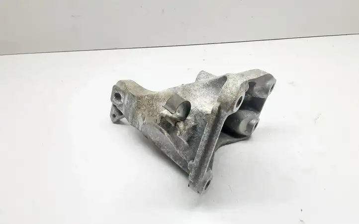 BMW 3 E90 E91 (2005 - 2012) 6781916 Кронштейн двигателя — фото 2