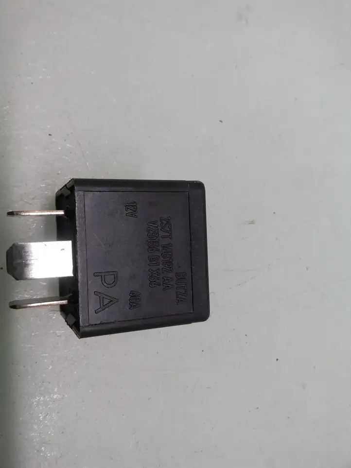 Land Rover Discovery 3 - LR3 (2004 - 2009) Другое реле — фото 3