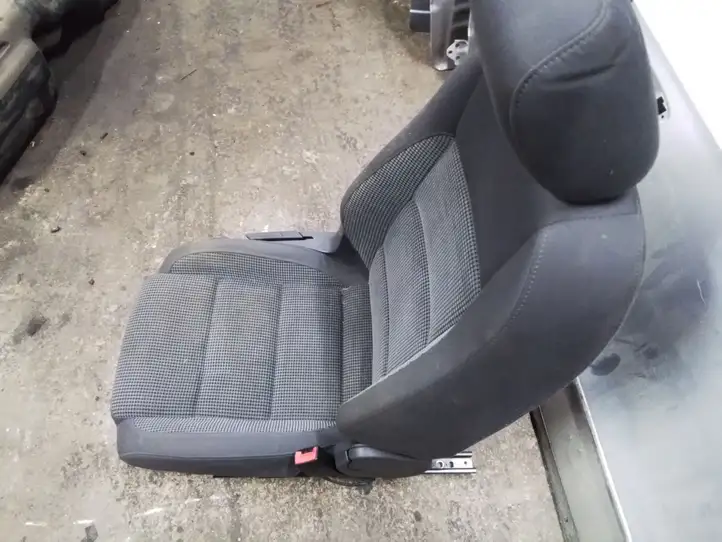 Volkswagen Touran I (2003 - 2010) Переднее сиденье пассажира — фото 3