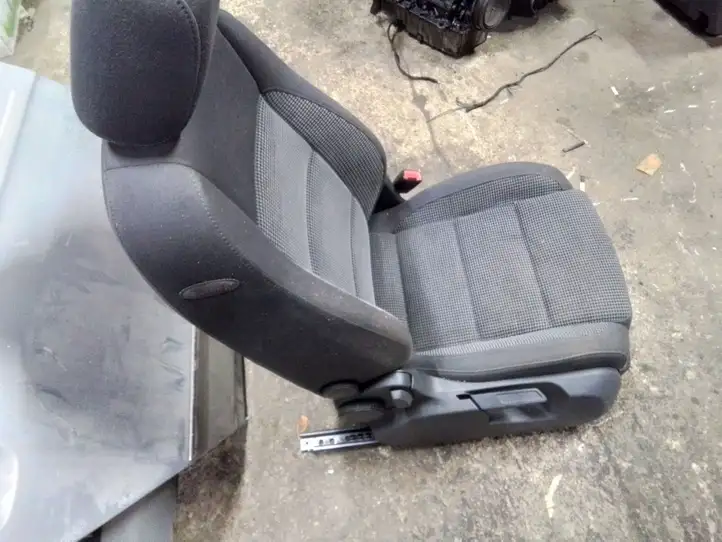 Volkswagen Touran I (2003 - 2010) Переднее сиденье пассажира — фото 4