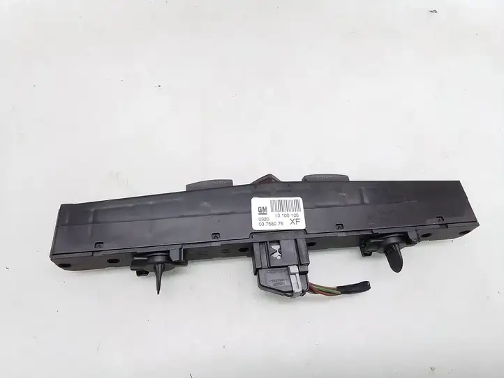 Opel Zafira B (2003 - 2006) 13100105 Включатель аварийных фонарей — фото 3