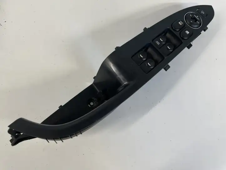 Hyundai i30 (2007 - 2012) 935702l010 Блок кнопок стеклоподъемников — фото 1
