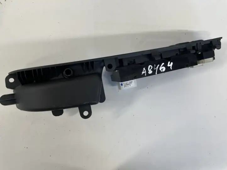 Hyundai i30 (2007 - 2012) 935702l010 Блок кнопок стеклоподъемников — фото 3