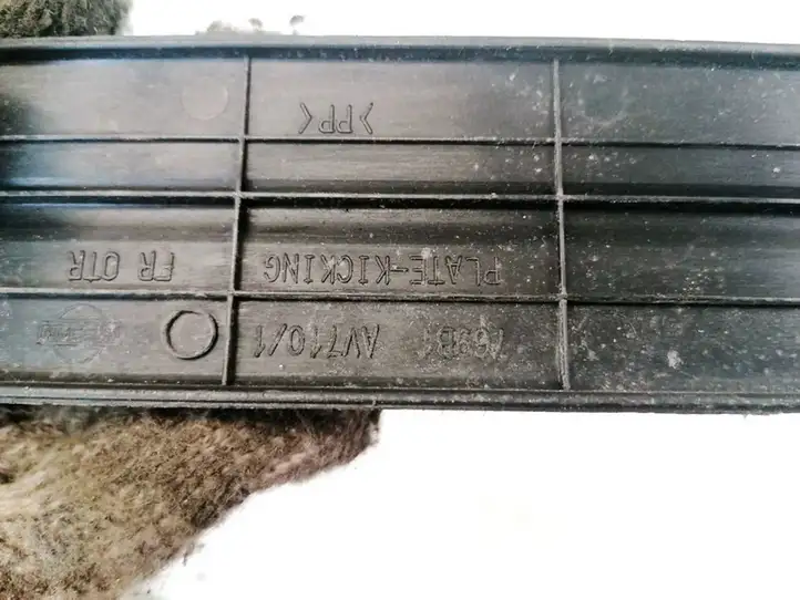 Nissan Primera (2001 - 2008) 769B1AV710 Внутренняя отделка переднего порога — фото 3