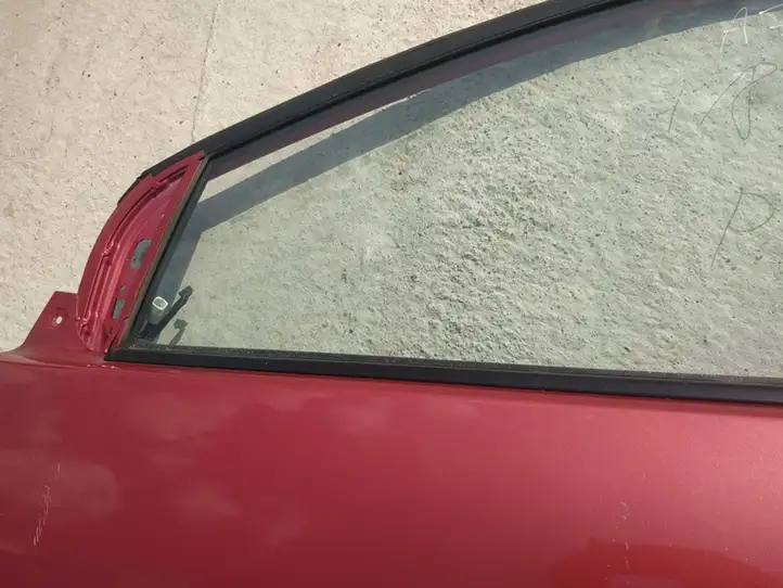 Mazda 2 (2007 - 2010) Накладка стекла передней двери — фото 3