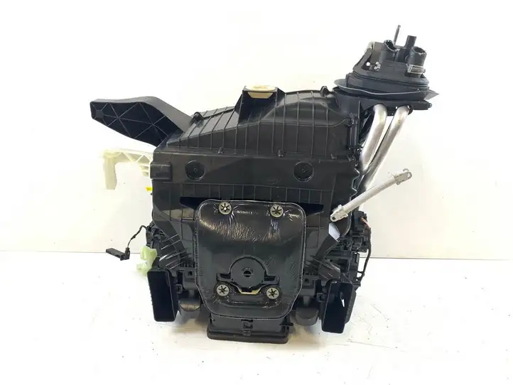 BMW 5 G30 G31 (2016 - ) 9361709 Радиатор печки — фото 1