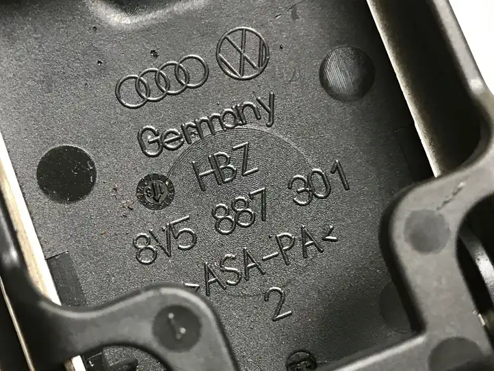 Audi A4 S4 B9 (2015 - 2019) 8V5887301 Заглушка ISOFIX — фото 3
