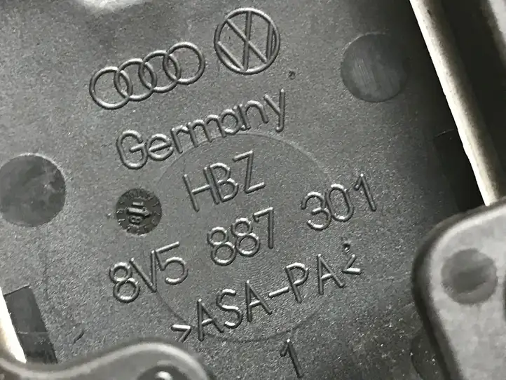 Audi A4 S4 B9 (2015 - 2019) 8V5887301 Заглушка ISOFIX — фото 3