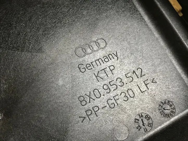 Audi A1 (2010 - 2014) 8X0953497 Обшивка рулевой колонки — фото 4