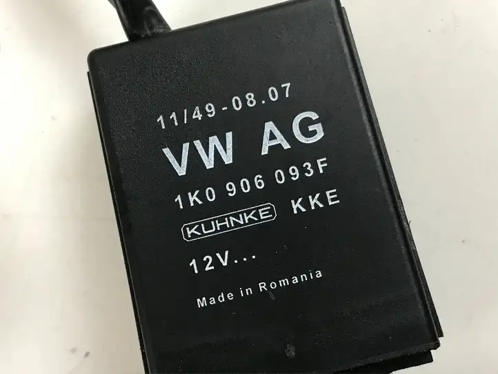Audi A1 (2010 - 2014) 1K0906093F Реле насоса горючего — фото 4