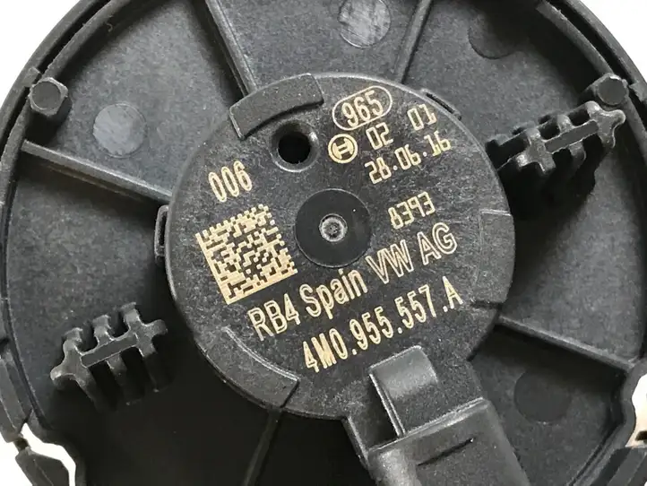 Audi A4 S4 B9 (2015 - 2019) 4M0955557A Датчик удара SRS — фото 3
