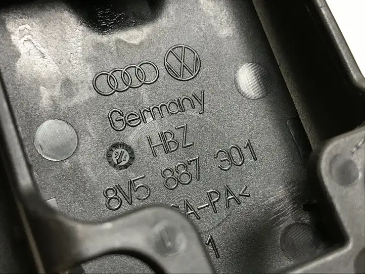 Audi A4 S4 B9 (2015 - 2019) 8V5887301 Заглушка ISOFIX — фото 5