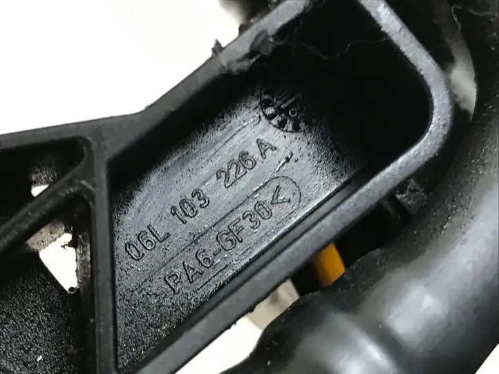 Audi A4 S4 B9 (2015 - 2019) 06L103226A Трубки и шланги — фото 5