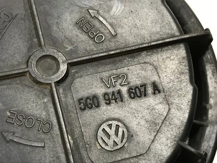 Volkswagen Golf VII (2013 - 2019) 5G0941607A Крышка фары — фото 3