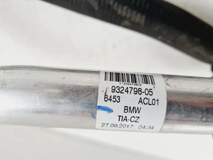 BMW 5 G30 G31 (2016 - ) 9324798 Трубки и шланги кондиционера — фото 4