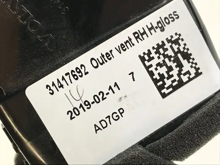 Volvo XC60 (2017 - ) 31417637 Боковой воздушный дефлектор — фото 4
