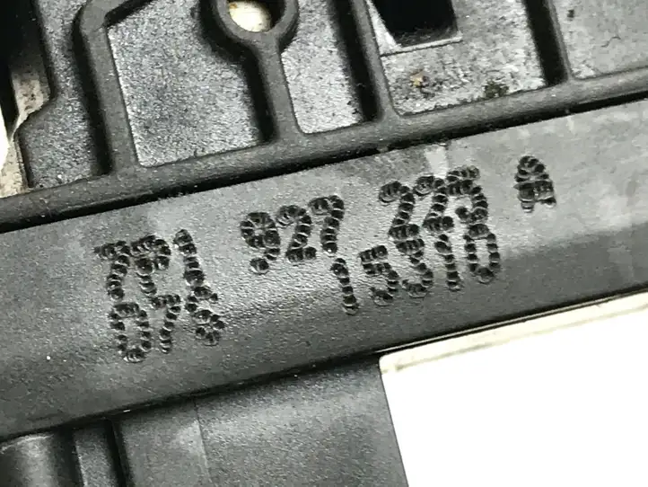 Volkswagen Touareg II (2010 - 2018) 7P1927225A Кнопка ручного тормоза — фото 4