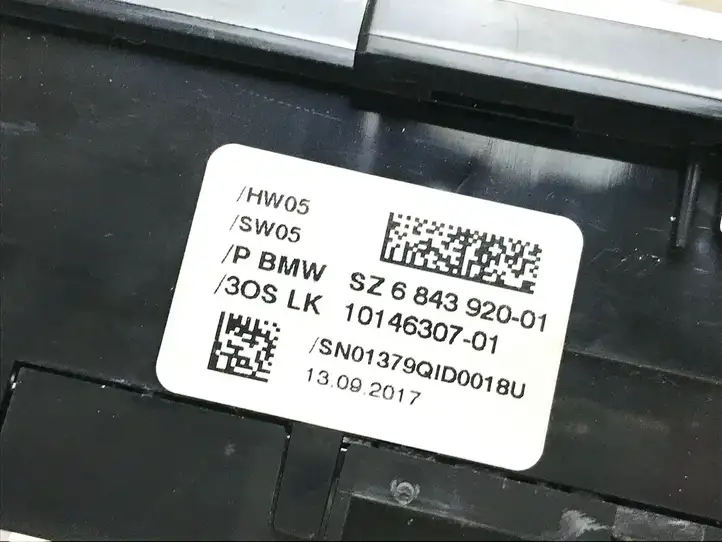 BMW 5 G30 G31 (2016 - ) 6843920 Выключатель ASR — фото 3