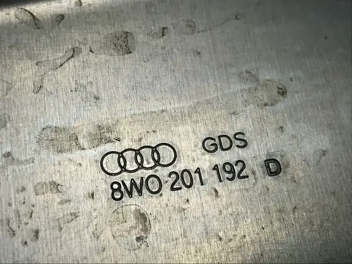 Audi A4 S4 B9 (2015 - 2019) 8W0201192D Прочие детали моторного отсека — фото 3