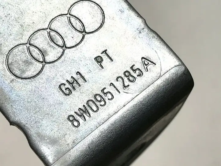 Audi A4 S4 B9 (2015 - 2019) 8W0951285A Прочие детали моторного отсека — фото 3