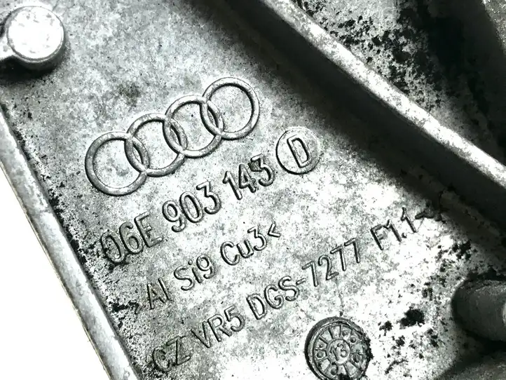 Audi A6 C7 (2011 - 2014) 06E903143D Прочие детали моторного отсека — фото 3