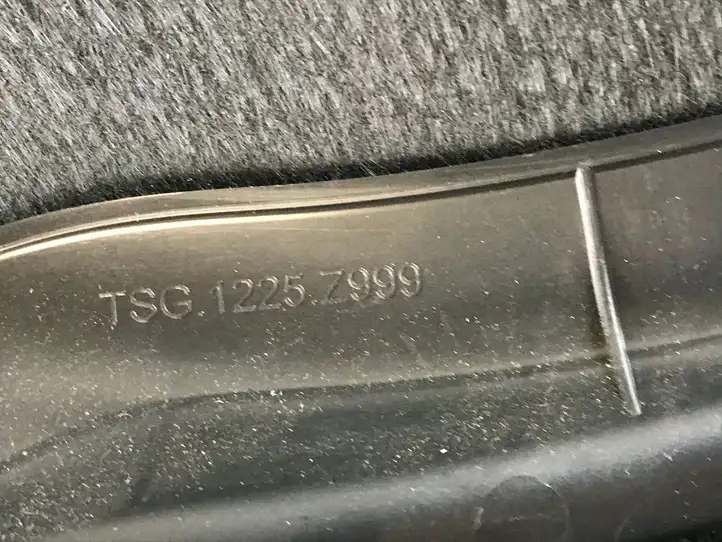 Audi A4 S4 B9 (2015 - 2019) 8W5863880C Боковая обшивка багажника — фото 4