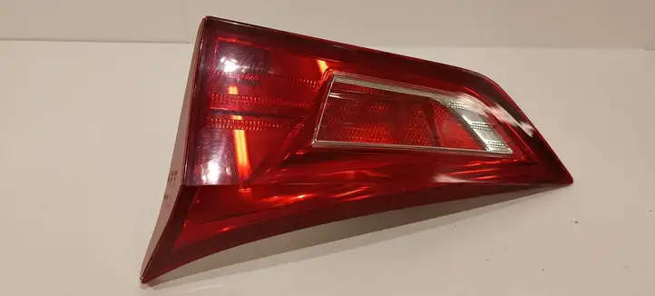 Toyota Auris E180 (2012 - 2018) Задний фонарь в крышке багажника — фото 1