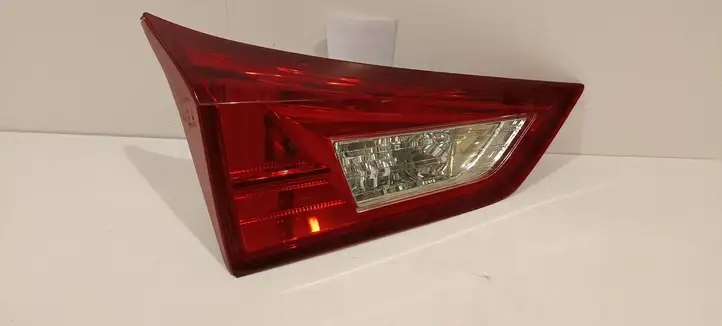 Toyota Auris E180 (2012 - 2018) Задний фонарь в крышке багажника — фото 1