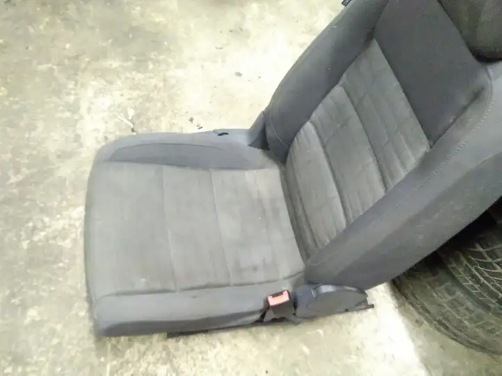 Volkswagen Touran I (2003 - 2010) Переднее сиденье пассажира — фото 2