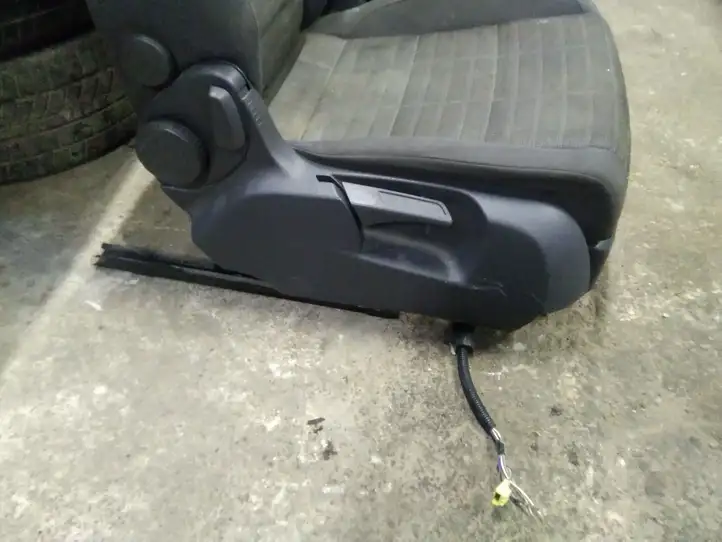Volkswagen Touran I (2003 - 2010) Переднее сиденье пассажира — фото 3
