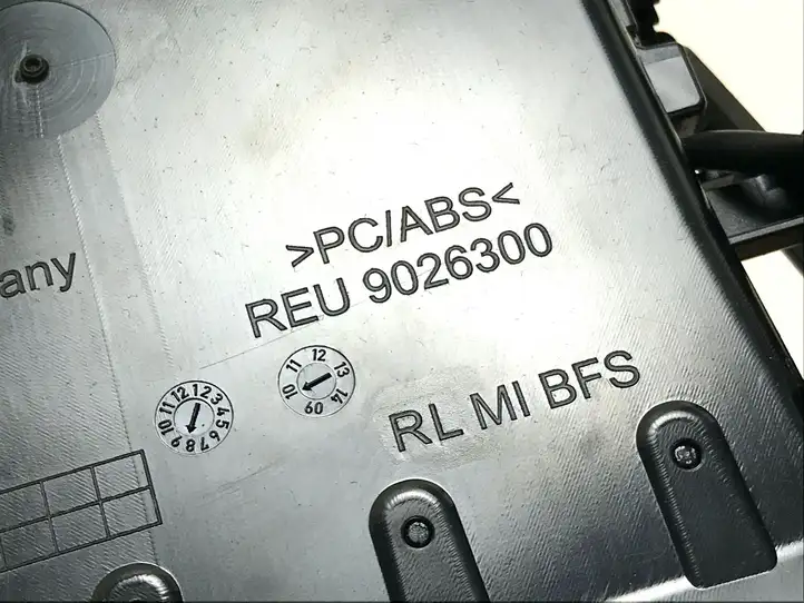 Audi A7 S7 4G (2010 - 2014) 4G2820951F Центральный воздушный дефлектор — фото 4
