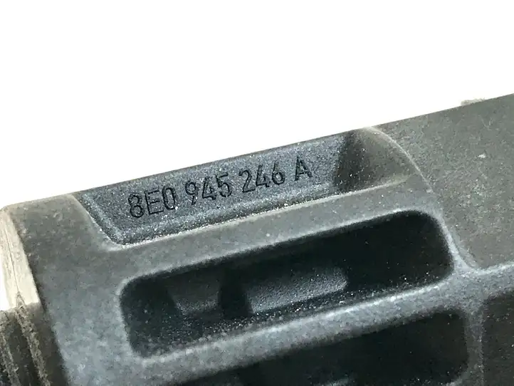 Audi A4 S4 B8 8K (2007 - 2011) 8E0945246A Деталь заднего фонаря — фото 3