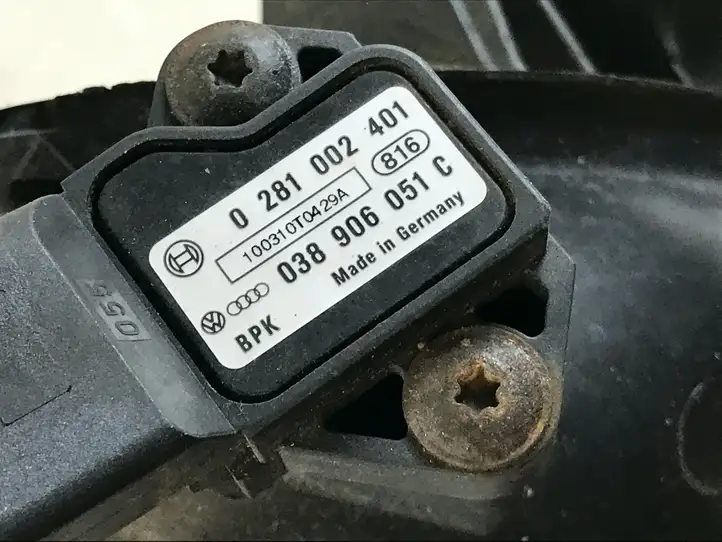 Audi A4 S4 B8 8K (2007 - 2011) 8K0145673AE Детали воздухозаборника — фото 4