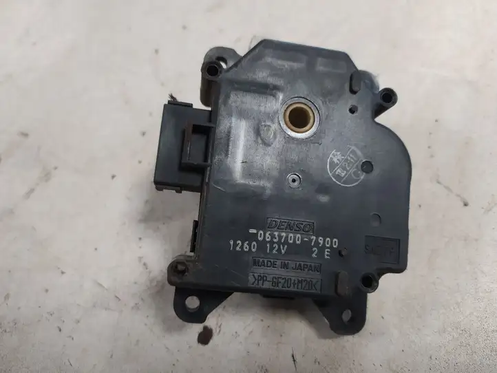 Toyota Yaris (2003 - 2005) 0637007900 Двигатель задвижки потока воздуха — фото 2