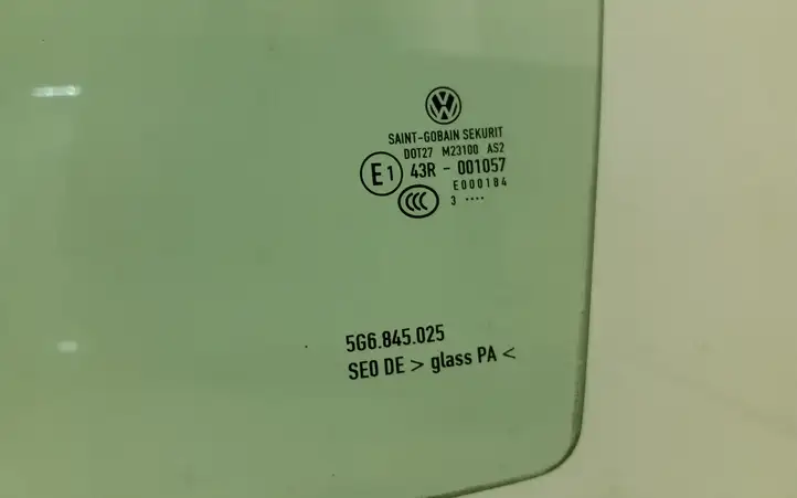 Volkswagen Golf VII (2013 - 2019) 5G6845025 Стекло задней двери — фото 2