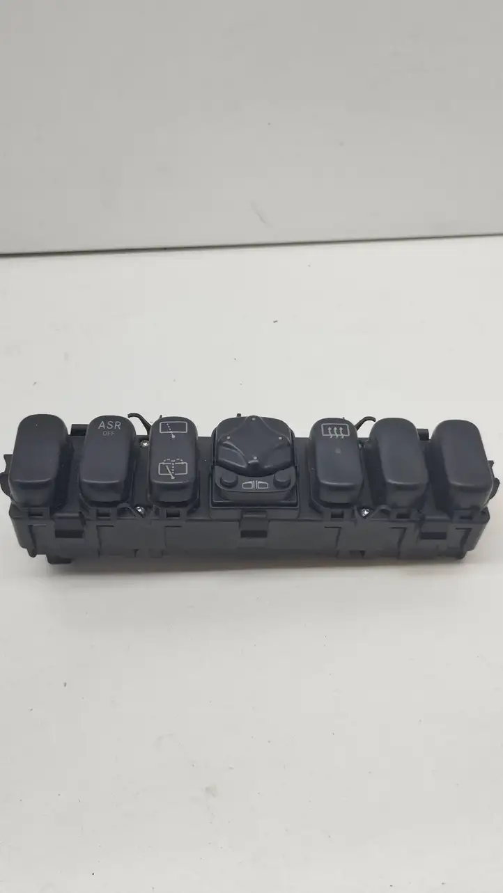 Mercedes-Benz C W203 (2000 - 2007) 1688203610 Другие включатели / ручки/ переключатели — фото 1