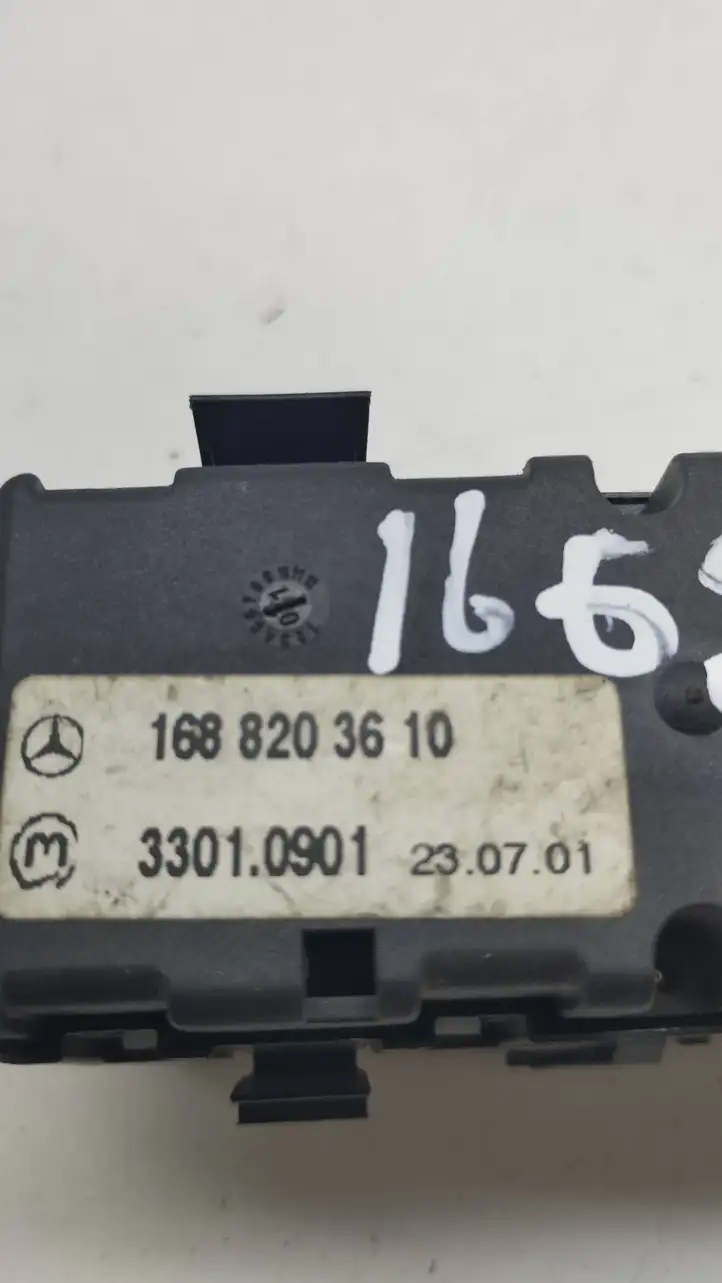 Mercedes-Benz C W203 (2000 - 2007) 1688203610 Другие включатели / ручки/ переключатели — фото 2