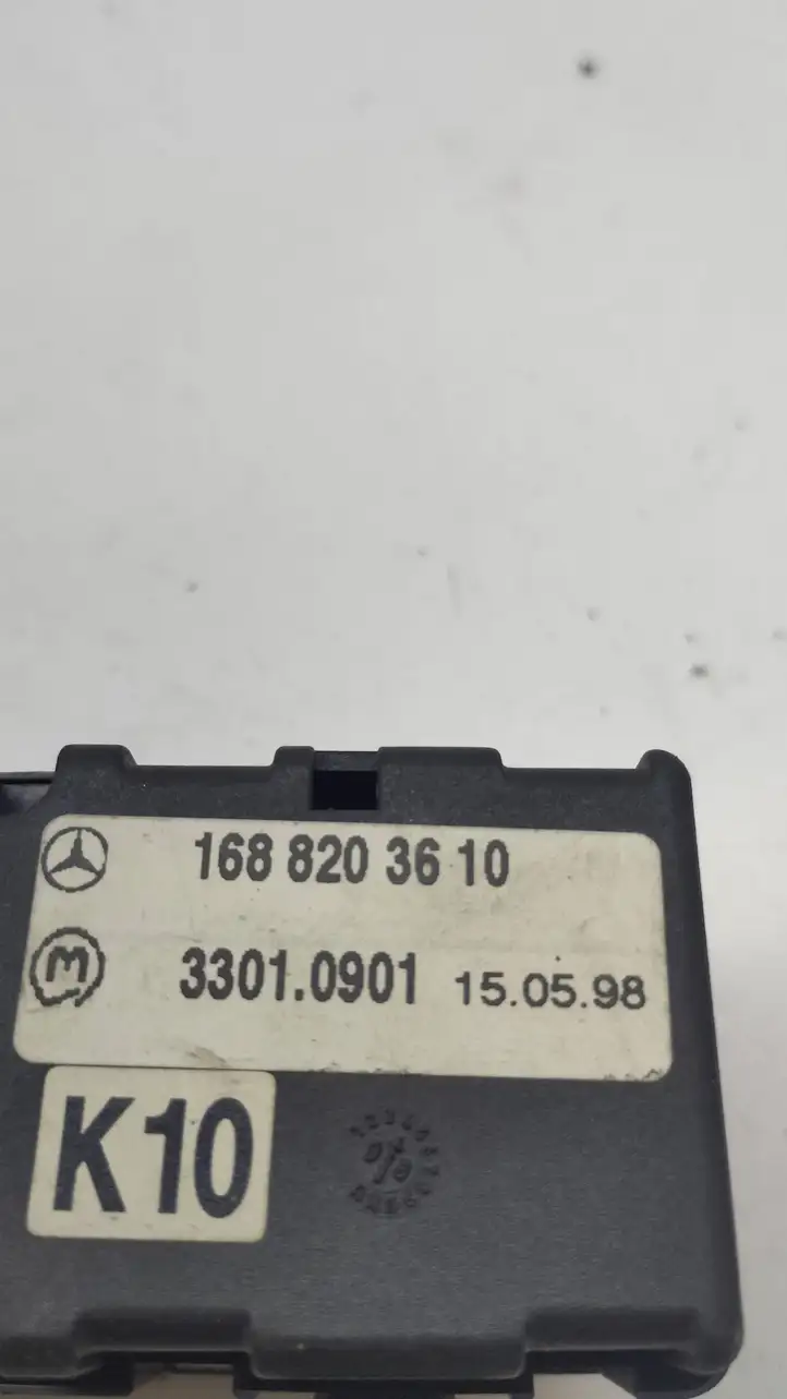 Mercedes-Benz C W203 (2000 - 2007) 1688203610 Другие включатели / ручки/ переключатели — фото 2
