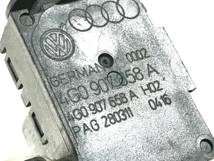 Audi A6 C7 (2011 - 2014) 4G0907658A Датчик качества воздуха — фото 3