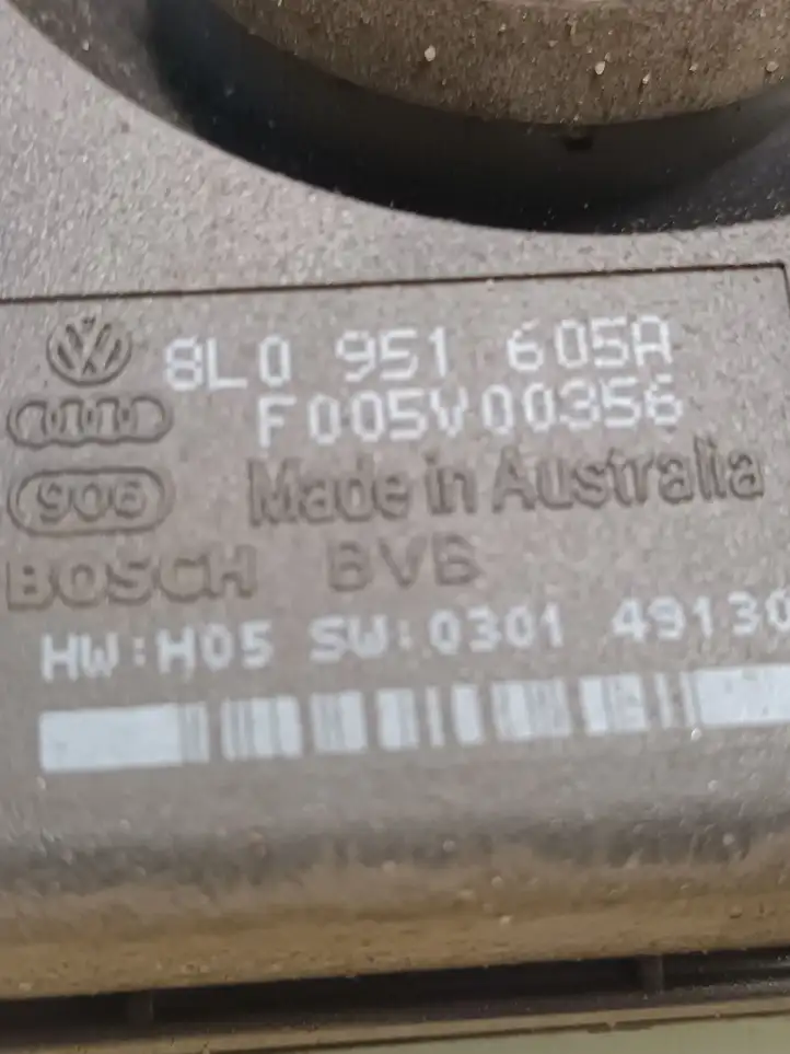 Audi A4 S4 B7 8E 8H (2004 - 2009) 8L0951605A Сирена сигнализации — фото 3