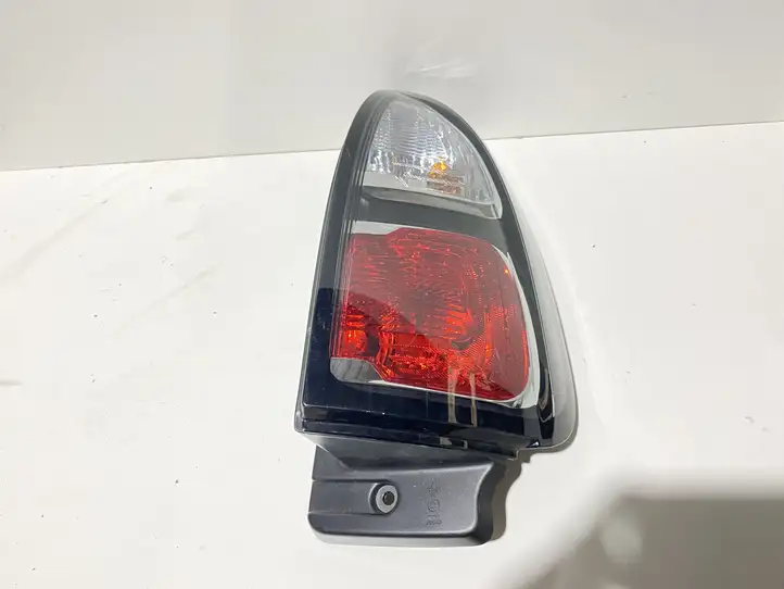 Citroen C3 Picasso (2010 - 2017) 9681749180 Задний фонарь в кузове — фото 1