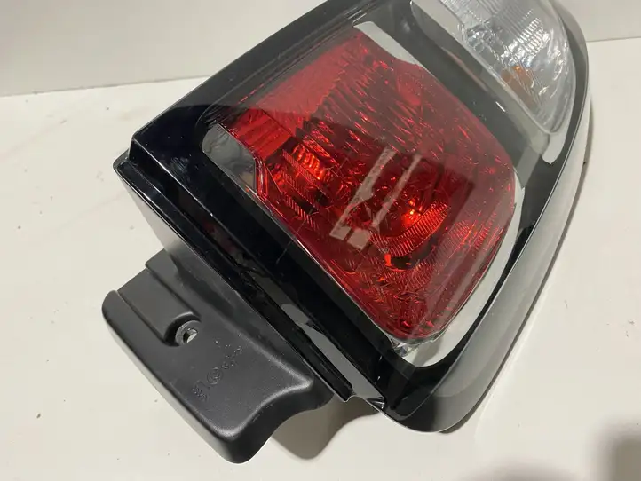 Citroen C3 Picasso (2010 - 2017) 9681749180 Задний фонарь в кузове — фото 4