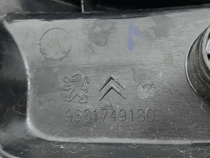 Citroen C3 Picasso (2010 - 2017) 9681749180 Задний фонарь в кузове — фото 10
