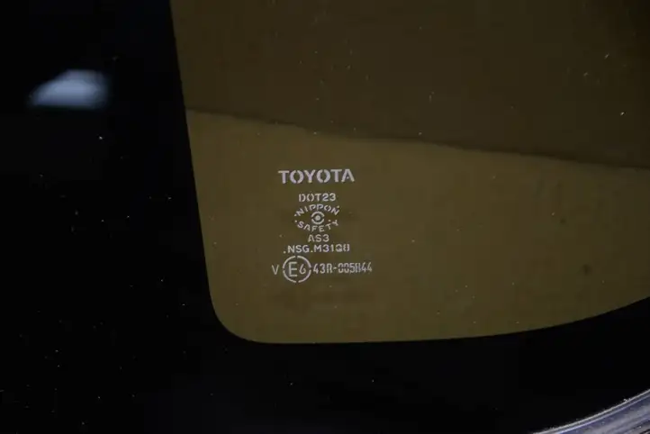 Toyota RAV 4 (XA40) (2012 - 2018) 6272042350 Заднее боковое стекло — фото 3