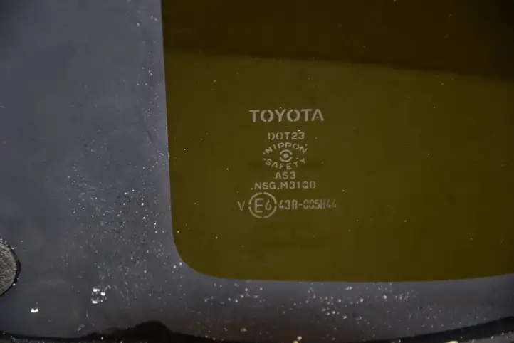 Toyota RAV 4 (XA40) (2012 - 2018) 6271042350 Заднее боковое стекло — фото 3