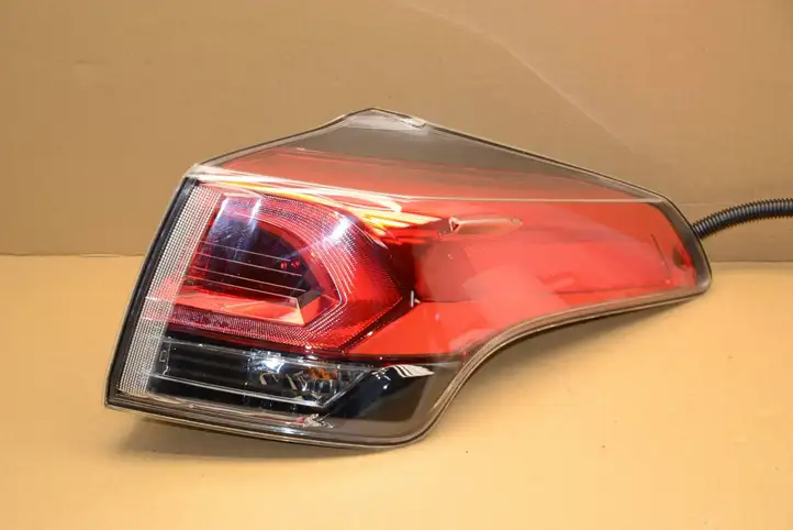 Toyota RAV 4 (XA40) (2012 - 2018) 8155042201 Задний фонарь в кузове — фото 1