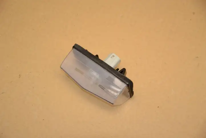 Toyota RAV 4 (XA40) (2012 - 2018)  8127153011 Освещение номера